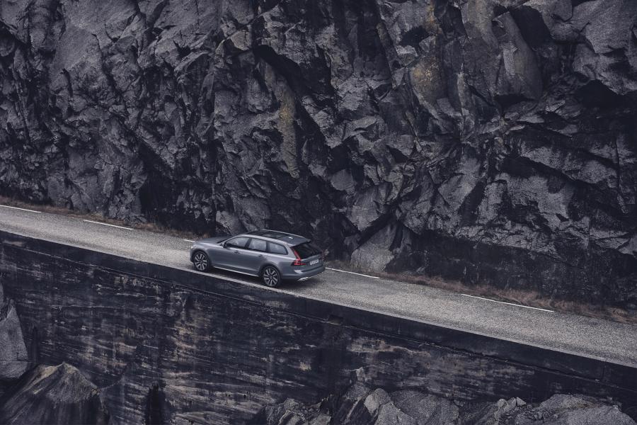  Volvo V90 B6 Cross Country 2020 года  (WW) (фото 3 из 9)
